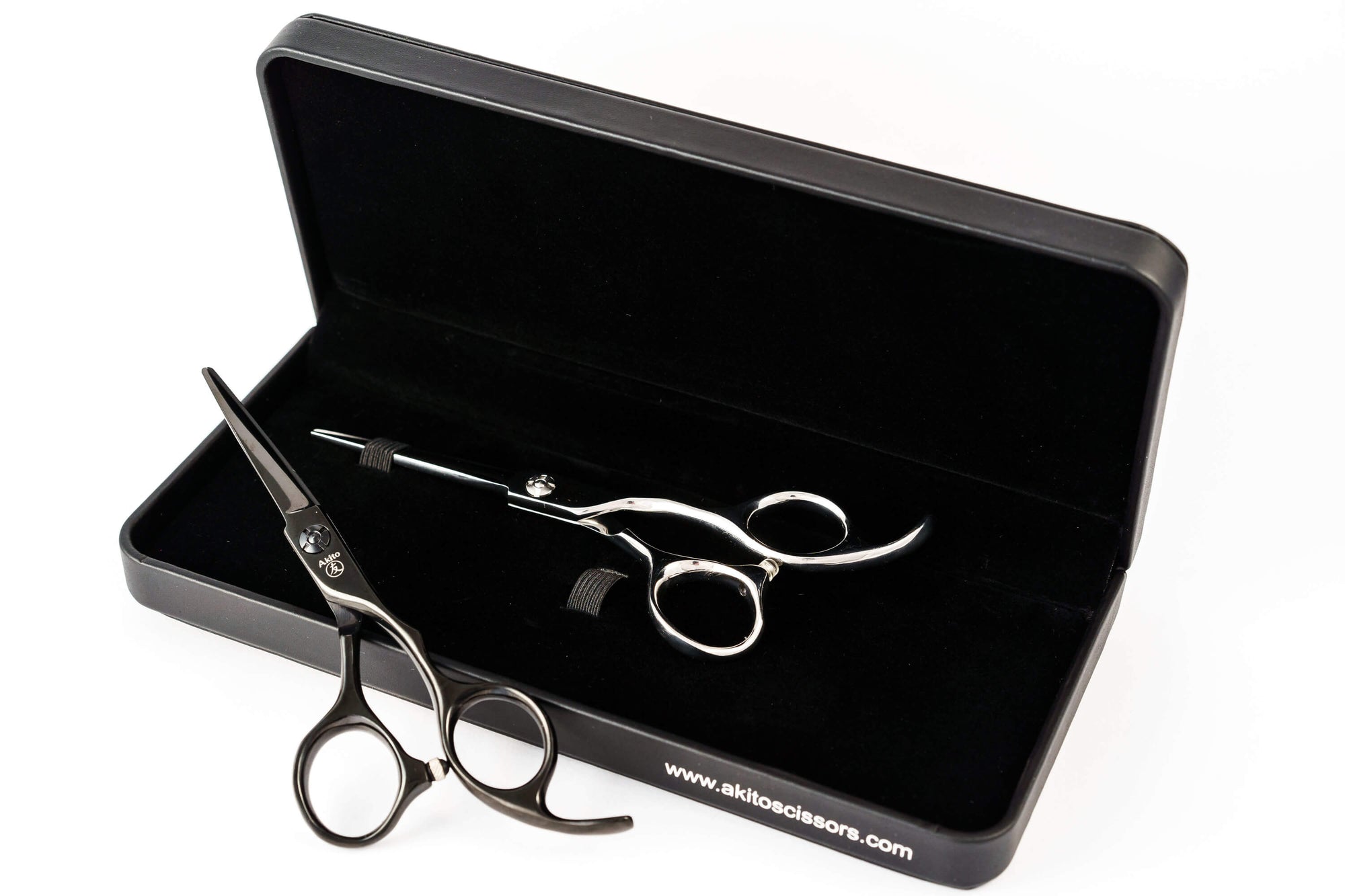 Akito scissors case open