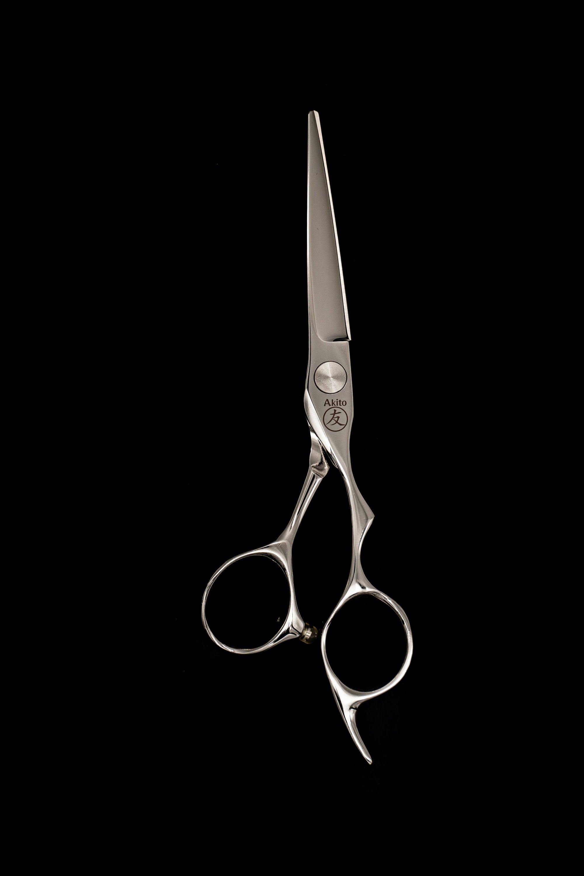 Misaki shears on black
